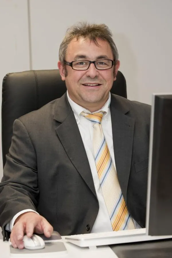 Andreas Redaoui, Geschäftsführer von TopQM-Systems, sorgt mit seinem Team für Sauberkeit in der Auto