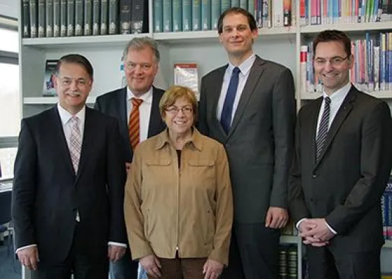 Bild: Erstmals Stipendien für das Kieler Wirtschaftsgymnasium