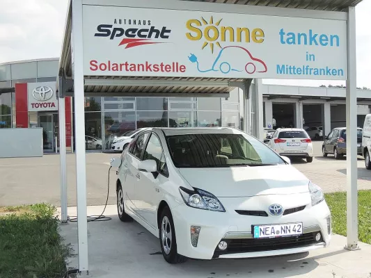 Bild: Kostenlos Sonne tanken in Dietersheim - Solartankstelle bei Autohaus Specht