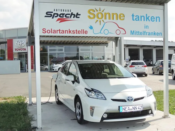 Kostenlos Sonne tanken in Dietersheim - Solartankstelle bei Autohaus Specht Bild: Kostenlos Sonne tanken in Dietersheim - Solartankstelle bei Autohaus Specht