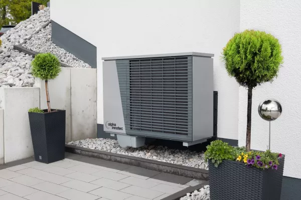 Bild: alpha innotec stellt neue Wärmepumpe vor: Die Hybrox - klimafreundlich, leistungsstark und flüsterleise