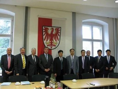 Bild: China in Brandenburg: Wirtschaftsminister Christoffers trifft Vize-Gouverneur Wang Yu Pu in Potsdam