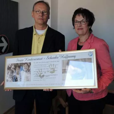 Bild: CFI Kinderhilfe und Brigitte Zypries (MdB) engagieren sich gegen Kinderarmut