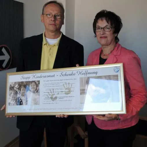 Bild: CFI Kinderhilfe und Brigitte Zypries (MdB) engagieren sich gegen Kinderarmut