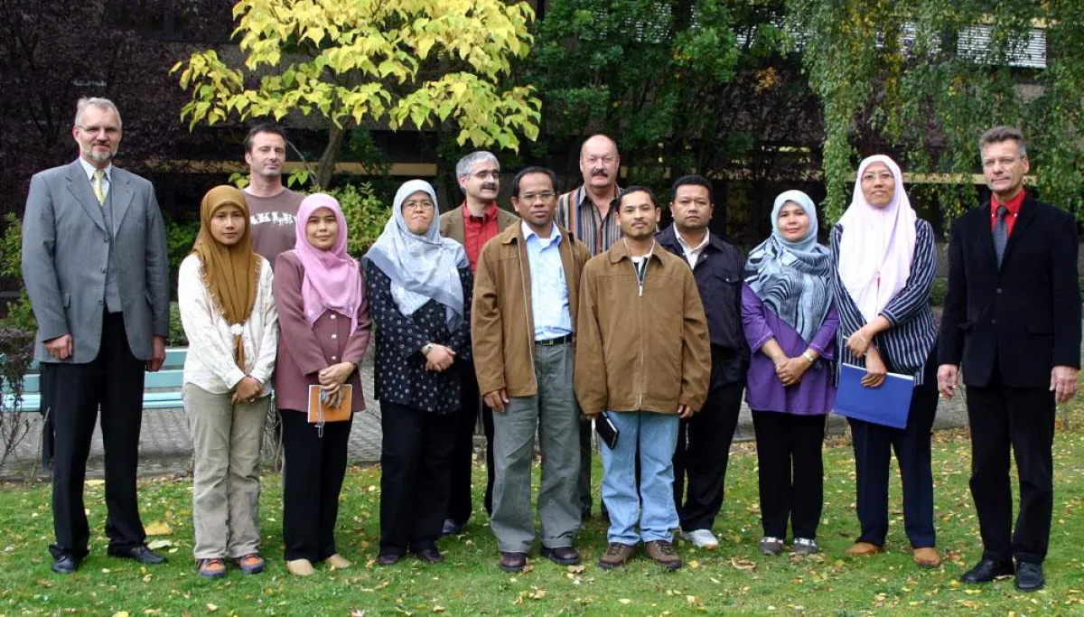 Bernhard Streicher, INBAS, Helmut Delzepich, Ralf Albert, Reinhard Fugger, Rolf Frömbgen, RAK, mit Lehrerinnen und Lehrern aus Malaysia.