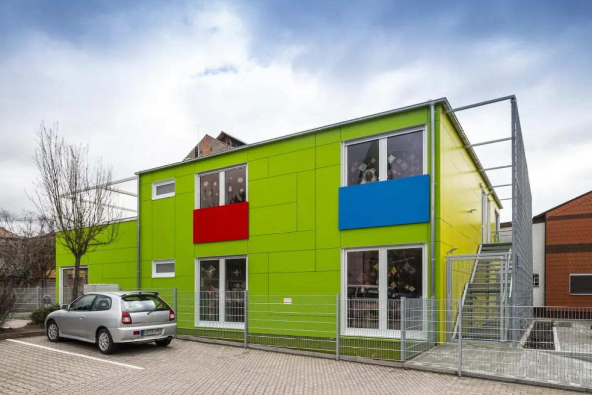 Kinderhort Ketsch in Containerbauweise ergänzt das städtische Angebot an Betreuungsplätzen