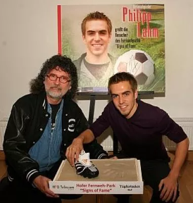 Fußball-Nationalspieler Philipp Lahm in München für soziales Engagement geehrt Bild: Fußball-Nationalspieler Philipp Lahm in München für soziales Engagement geehrt