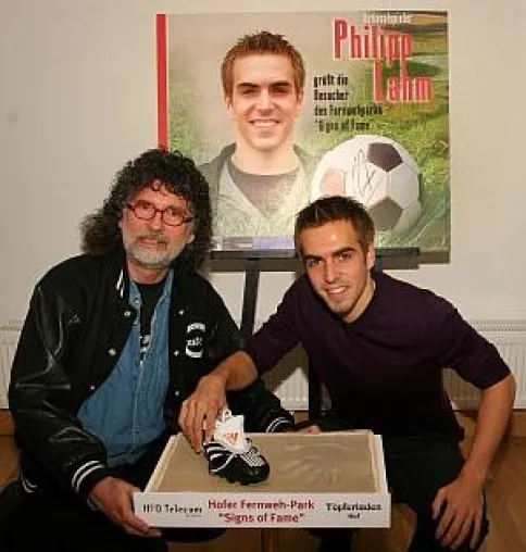 Bild: Fußball-Nationalspieler Philipp Lahm in München für soziales Engagement geehrt
