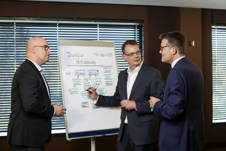 Im Epizentrum der Digitalisierung: Wie Vertrieb, Marketing und Service Geschäftsmodelle transformieren Bild: Im Epizentrum der Digitalisierung: Wie Vertrieb, Marketing und Service Geschäftsmodelle transformieren