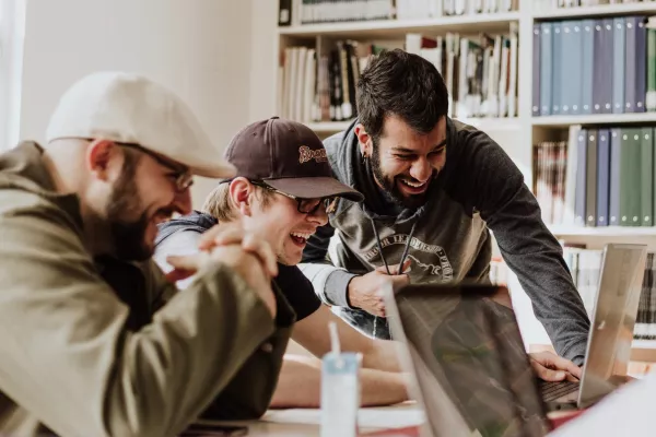 Bild: Digitale Mitarbeiterbefragungen sind einfach und kostengünstig