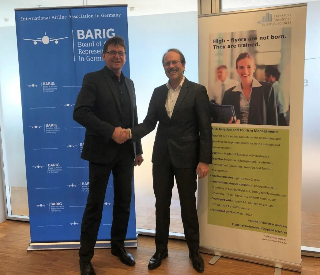 Auf gute Zusammenarbeit: BARIG-Generalsekretär Hoppe (l.) und Prof. Dr. Rupprecht. © BARIG e.V.