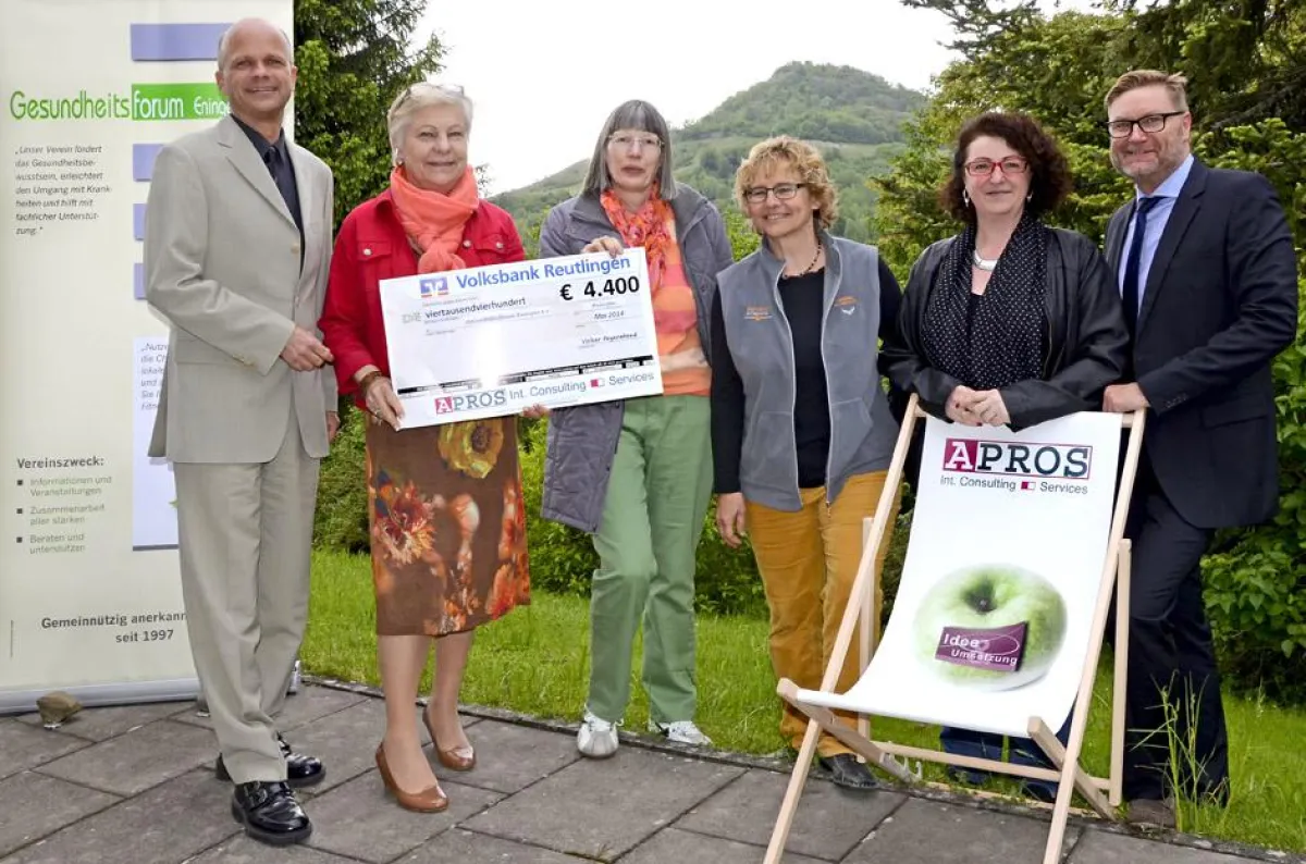 APROS spendet 4400 Euro für Gesundheitsforum Eningen e.V.
