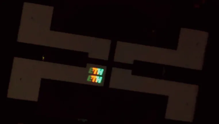 Winzige OLED-Pixel lassen sich wie Mikrochips herstellen Bild: Winzige OLED-Pixel lassen sich wie Mikrochips herstellen