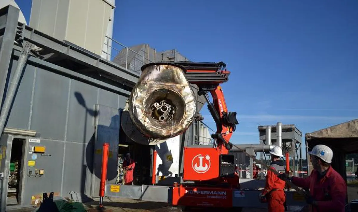 Der Elektrokran von Hüffermann im Einsatz bei ExxonMobil