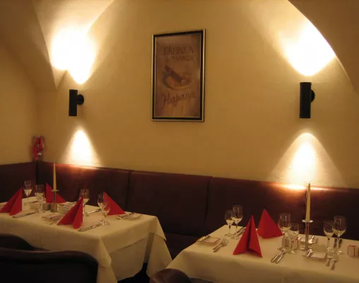 Bild: Dekorative Bilder schaffen stilvolle und gastliche Atmosphäre in Hotels & Gastronomie