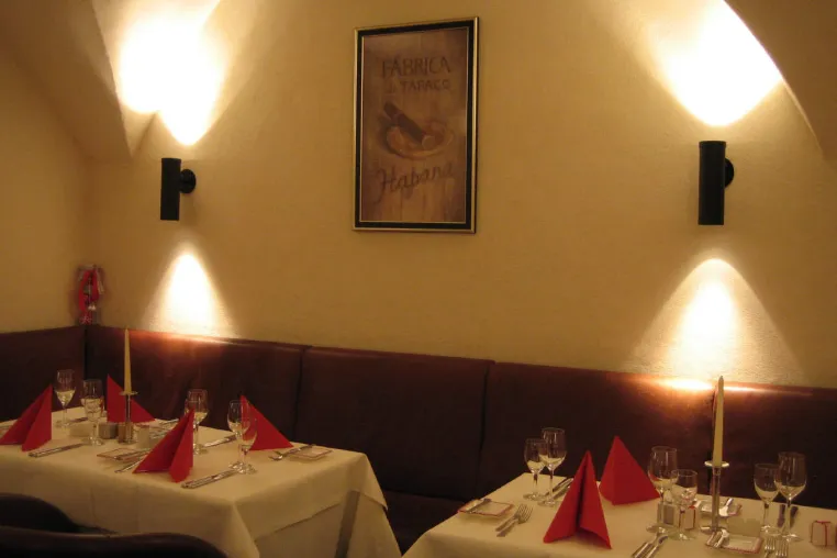 Bild: Dekorative Bilder schaffen stilvolle und gastliche Atmosphäre in Hotels & Gastronomie