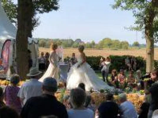 Bild: MEIN WUNSCHBILD stellte Hochzeitskollektion auf dem Wedding Festival in Heemsen vor