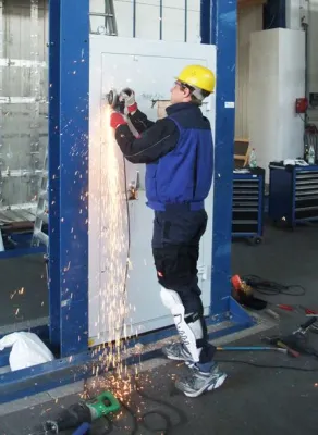 Bild: Massive Stahltür der Serie S4 HighSecurity wurde in der höchsten Schutzklasse in RC5 und RC6 geprüft