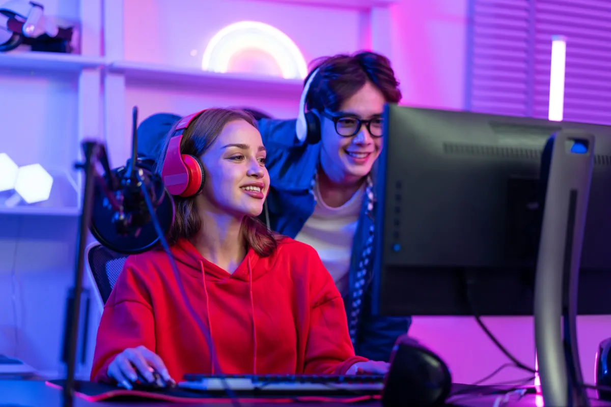 Wer beim Gaming auf Augen und Körper achtet, bleibt länger im Spiel.  (© Kiwi | iStockphoto.com (Hinweis: Dieses Bild ist geschützt und darf nicht verbreitet werden.))