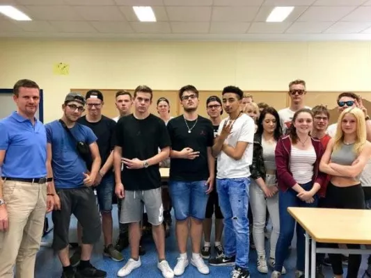 Bild: Buchautor & Finanzexperte Mario Arend hält 2 Vorträge an Schule