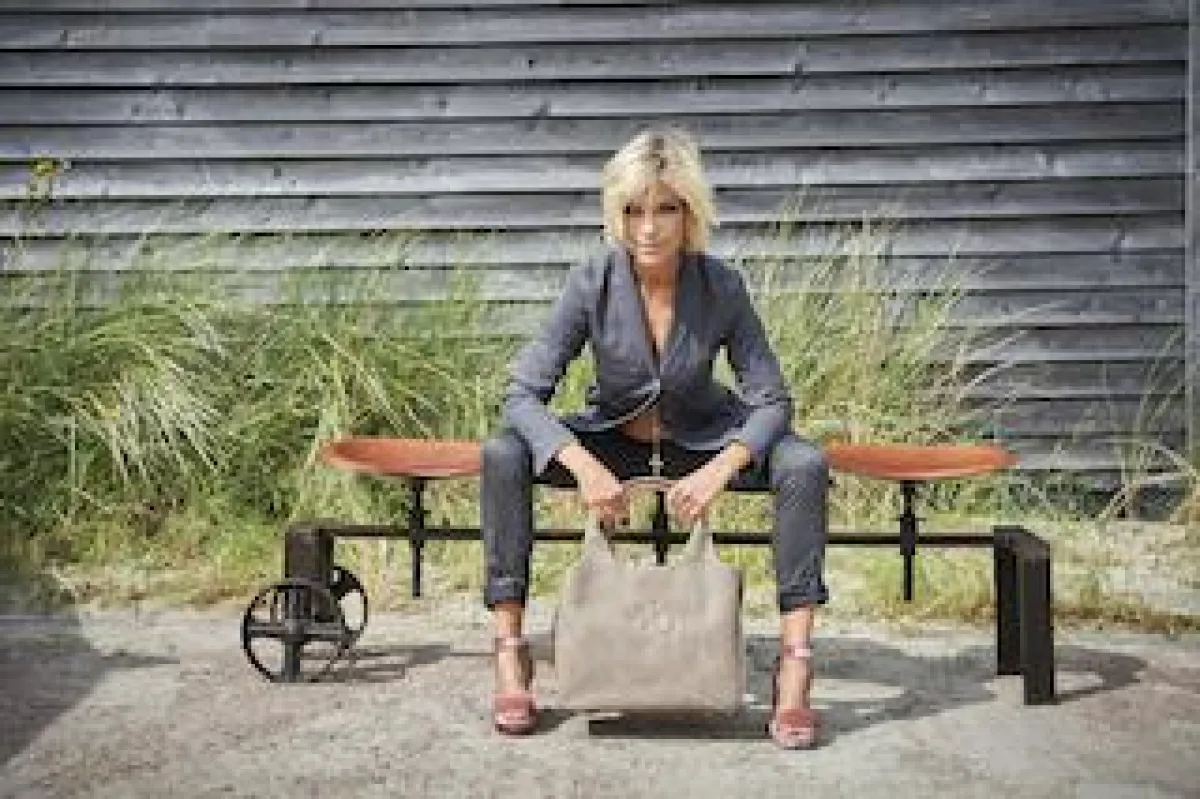 Petra Borgward vor ihrem neuen Bootshaus-Showroom