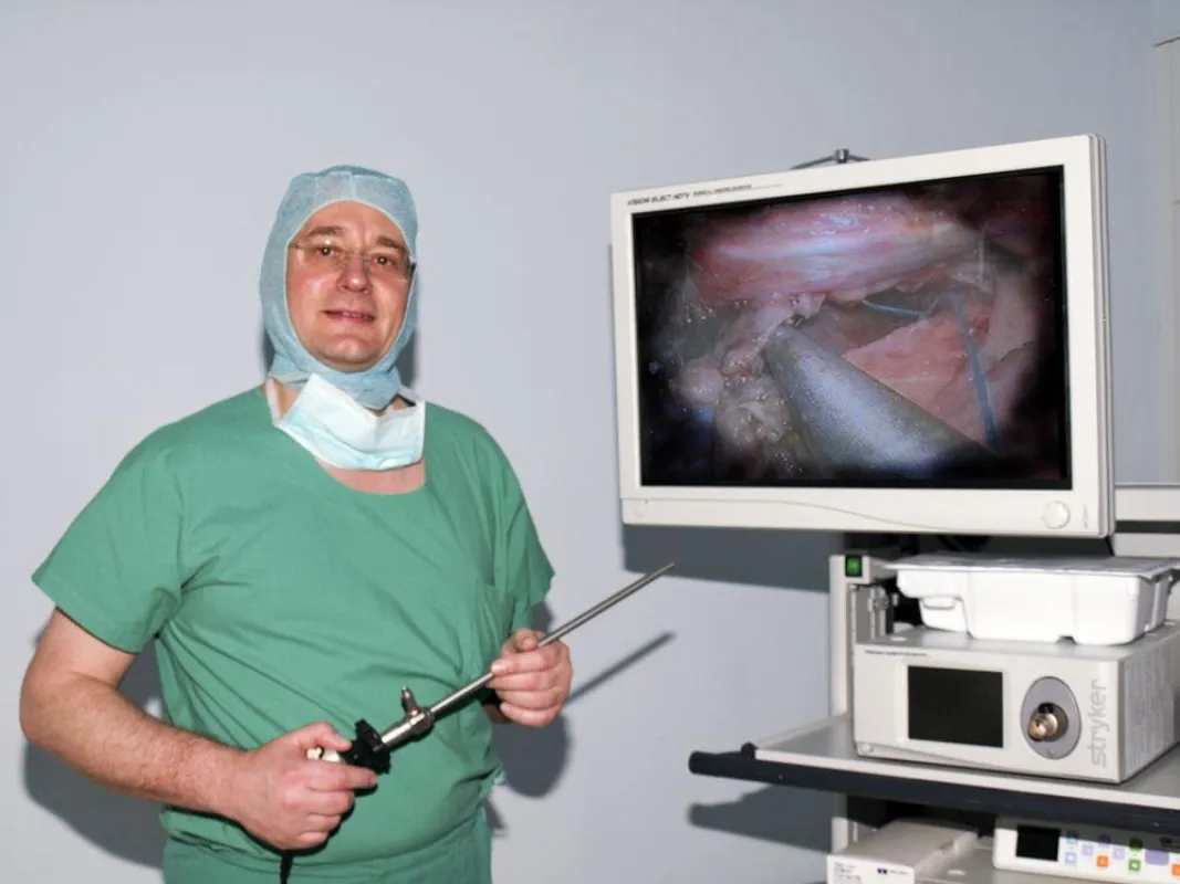 Chefarzt PD Dr. Lauschke freut sich über die erfolgreiche Zertifizierung
