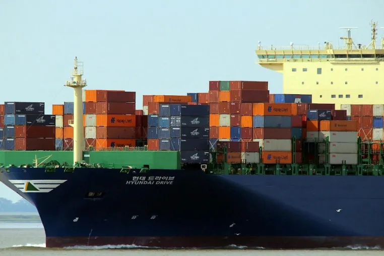 Containerschiffe fahren deutlich langsamer Bild: Containerschiffe fahren deutlich langsamer