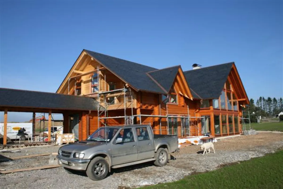 Das Haus vor der Fertigstellung