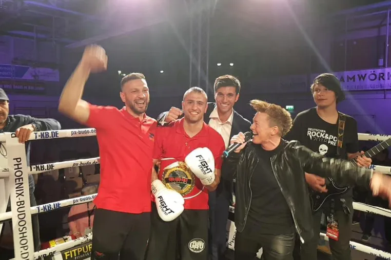 Bild: Cousin von Arthur Abraham holt Titel und Vicot bleibt Weltmeisterin