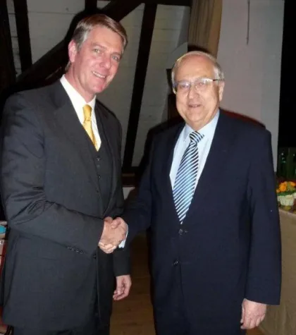 Bild: Bundeswirtschaftsminister Rainer Brüderle besucht Crestcom Führungsschule Alzey