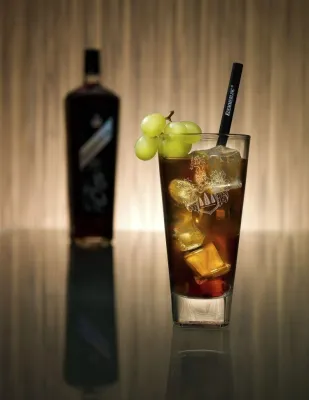 Bild: Gemixt ein Muss in diesem Sommer: KUEMMERLING® stellt die neuen fruchtigen Drinks der Saison vor