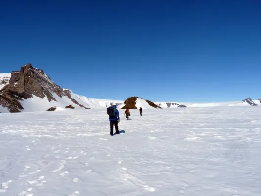 Bild: Schrumpfen oder Ausdehnen – Wie reagiert Eisdecke in der Ostantarktis unter wärmerem Klima?