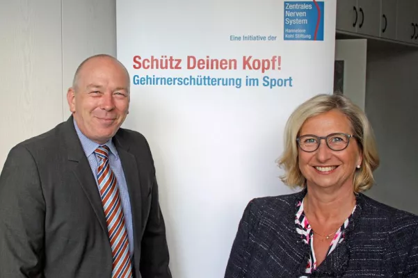 Bild: Stadtmagazin Hallo Bonn! 2go wirbt für das Tragen von Fahrradhelmen