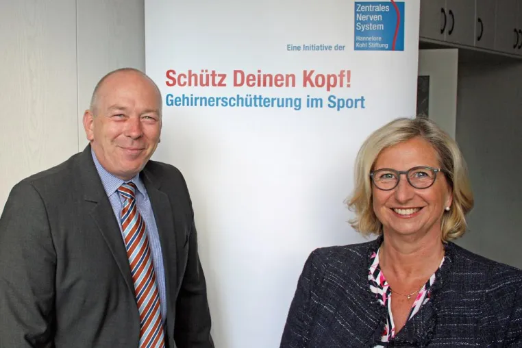 Bild: Stadtmagazin Hallo Bonn! 2go wirbt für das Tragen von Fahrradhelmen