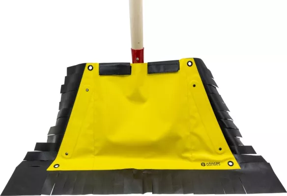 Bild: Innovative Schaufelpatsche zur Waldbrandbekämpfung vorgestellt