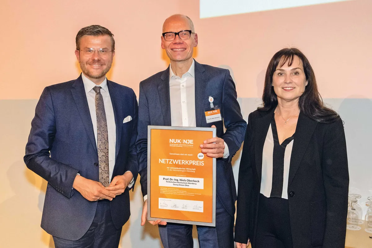 Feierliche Übergabe des diesjährigen Netzwerkpreises an Professor Dr.-Ing. Niels Oberbeck (© smic! Events & Marketing)