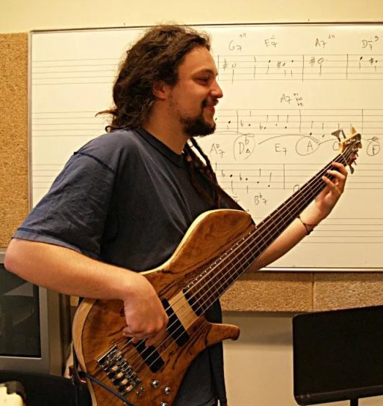 Jonathan Ihlenfeld Cuniado (E-Bass)