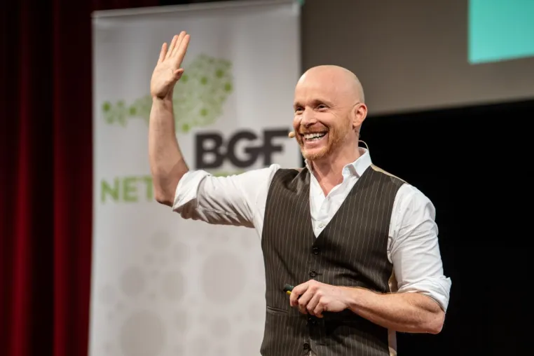 Blue Zones als Vorbild: Marcus Lauk begeistert mit Vorträgen über gesundes Unternehmenswachstum Bild: Blue Zones als Vorbild: Marcus Lauk begeistert mit Vorträgen über gesundes Unternehmenswachstum
