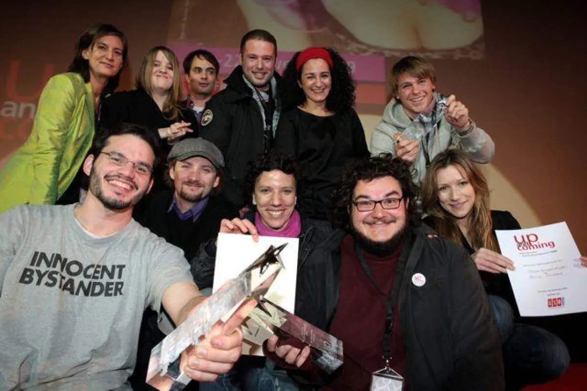 Strahlende Gewinner: Die Juroren und Preisträger der 'Deutschen Nachwuchsfilmpreises 2009'