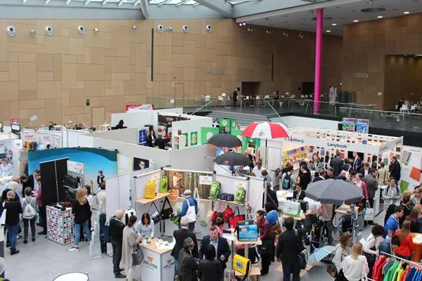 Bild: Arena Mietmöbel stattet Werbemesse HAPTICA ® live aus