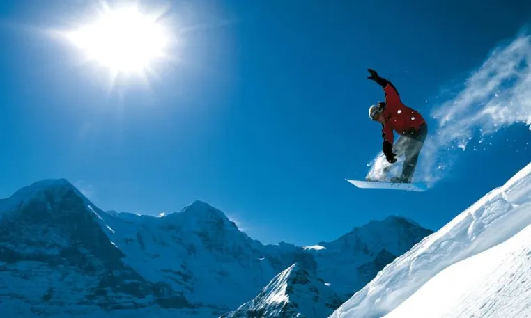 Bild: Mit Snow Party Tours ab in den Schnee