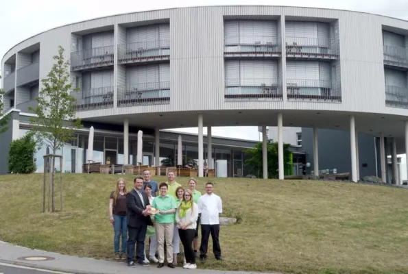 Lernen ganz modern… mitten in der Öko-Modellregion Bild: Lernen ganz modern… mitten in der Öko-Modellregion