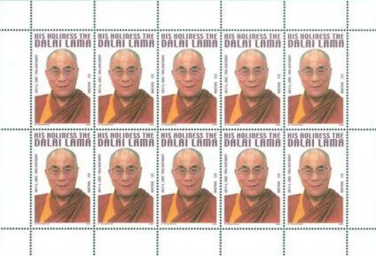 Österreichischer Briefmarkenbogen mit dem Bild des Dalai Lama
