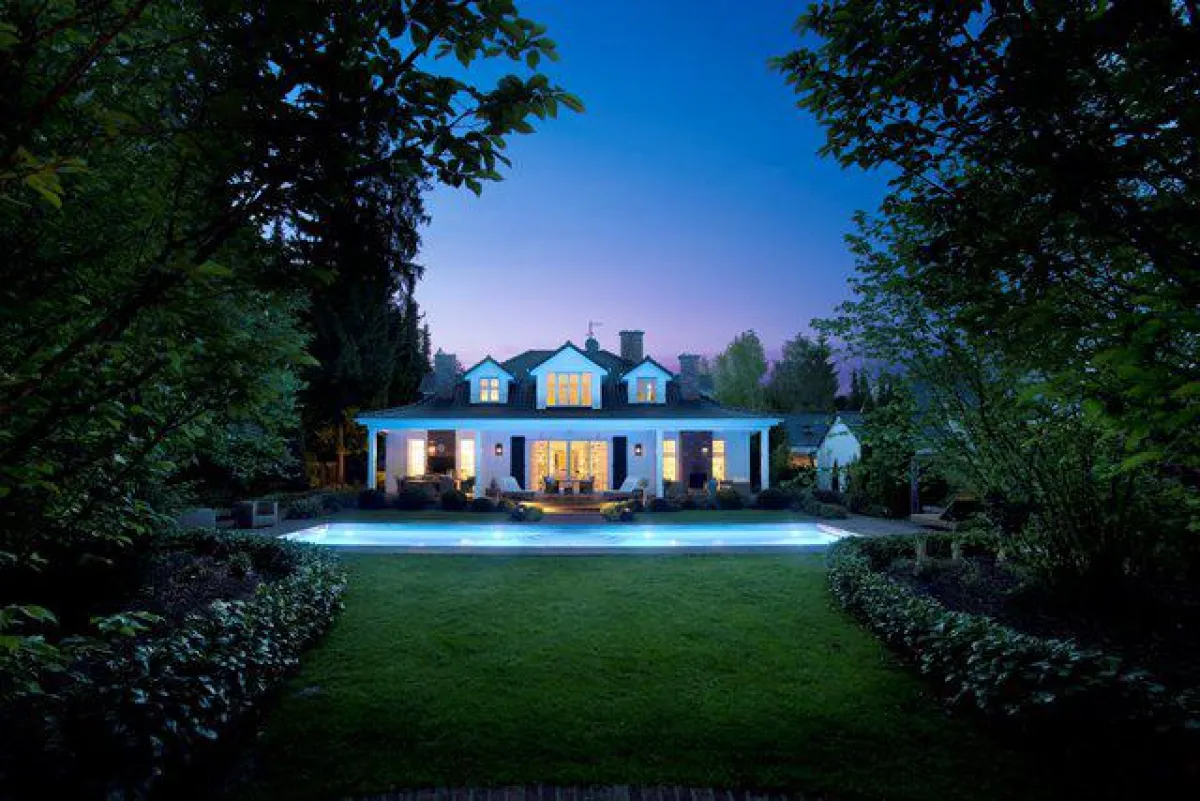 [Foto: Gira] Damit ein vernetztes Haus nicht einfach zu hacken ist ...