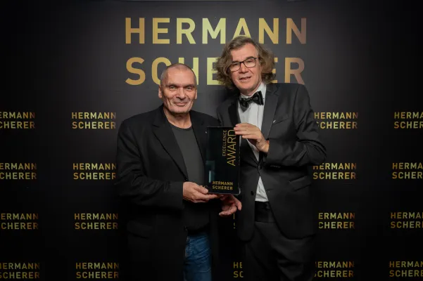 Bild: Heiner Etzler aus München gewinnt Award mit dem Thema "Strategische Online-Sichtbarkeit"