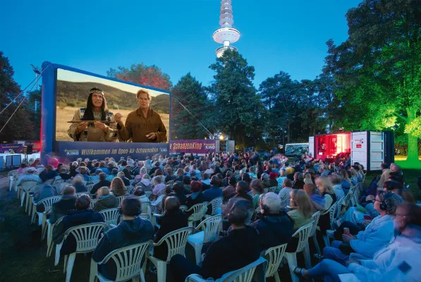 Bild: LOTTO Hamburg Open-Air-SchanzenKino 2026 - Mehr Auswahl, mehr Kino, mehr Sommer.