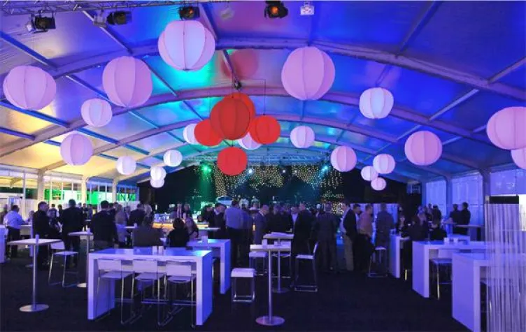 Bild: Made by Losberger: Jubiläumsevent als Dankeschön - Wie man mit positiven Eigenschaften 90 Jahre alt wird