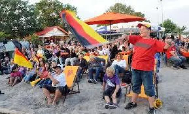 Sonne, Strand, Fußball in Eltville am Rhein genießen Bild: Sonne, Strand, Fußball in Eltville am Rhein genießen