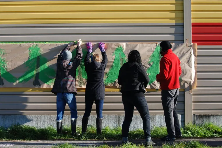 Bild: Lärmschutzwand mit Nazi-Schmierereien wurde „begrünt“