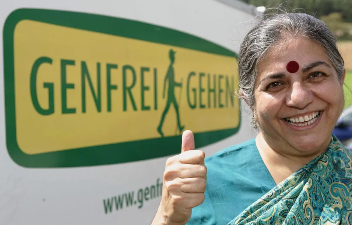 Dr. Vandana Shiva, Alternative Nobelpreisträgerin aus Indien, unterstützt \